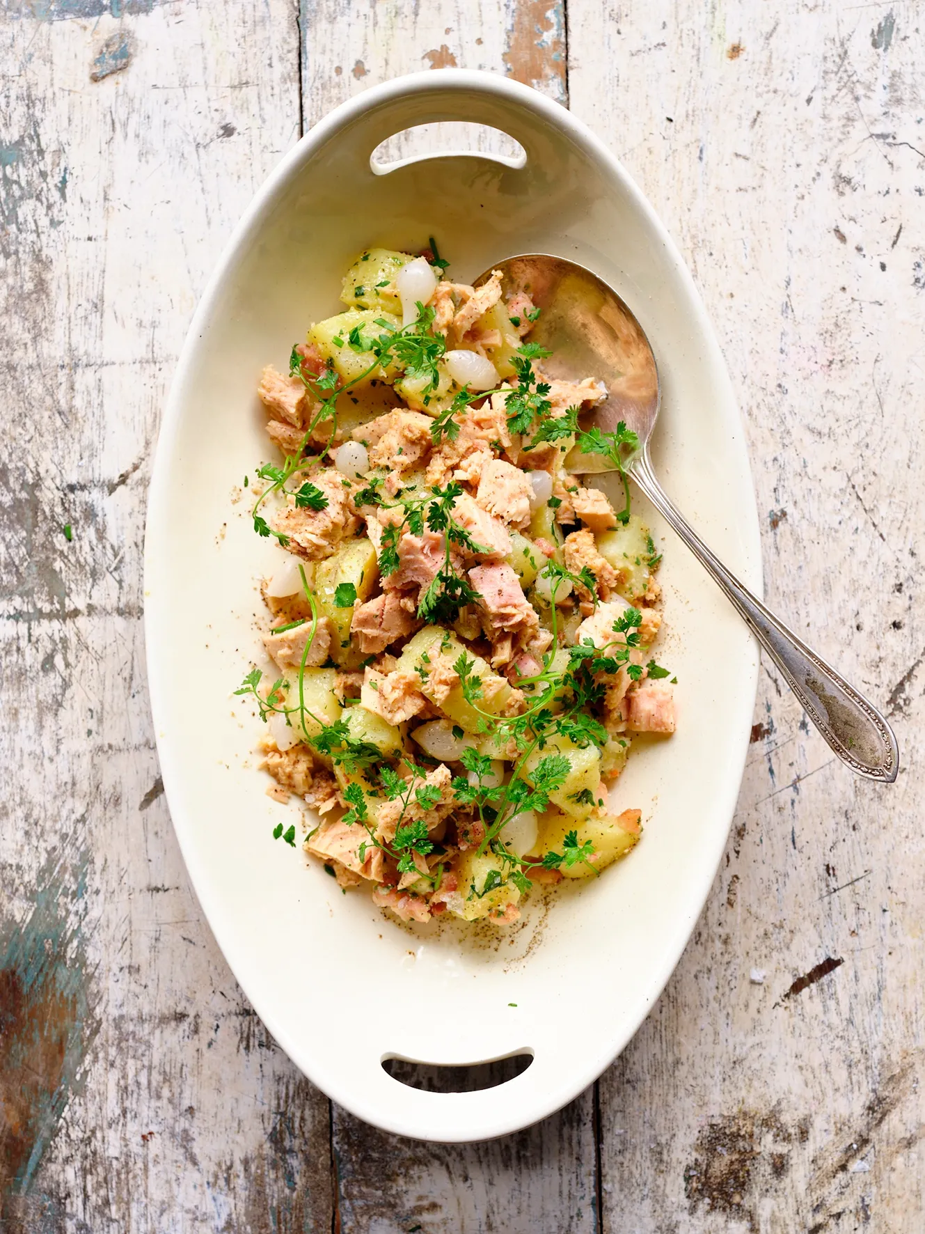 Salade met aardappel en tonijn